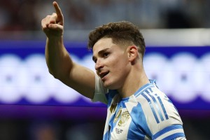 app下载-特维斯：阿根廷前锋最像我的是小蜘蛛，含逼抢、跑动、射门等