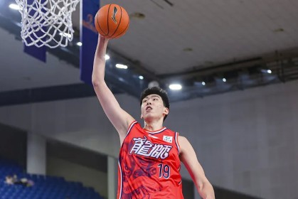 网页版登录入口-徐昕本场篮板数追平赛季最高纪录，场均篮板数本土球员第二