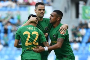 开云体育-【中超】弗兰克2球莱昂纳多破门 浙江6比1沧州