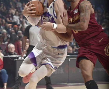 开云体育-骑士单节轰40-20仍爆冷输爵士 乔治32+9本季10次30+比肩米切尔