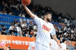 19投狂砍32分16板！广东救火大外援首秀大放异彩，杜锋验货成功